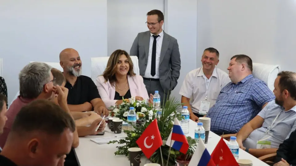 İş ortaklarıyla görüşmeler